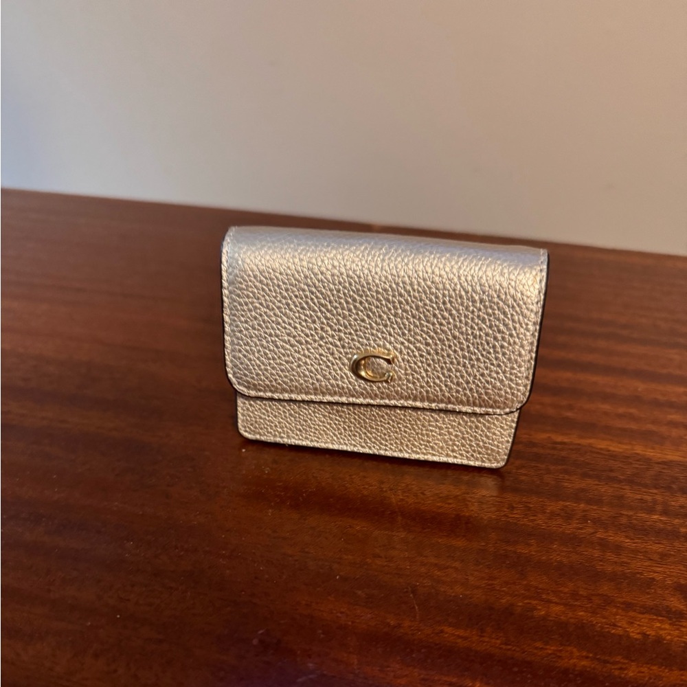 Coach Wallet on Chain